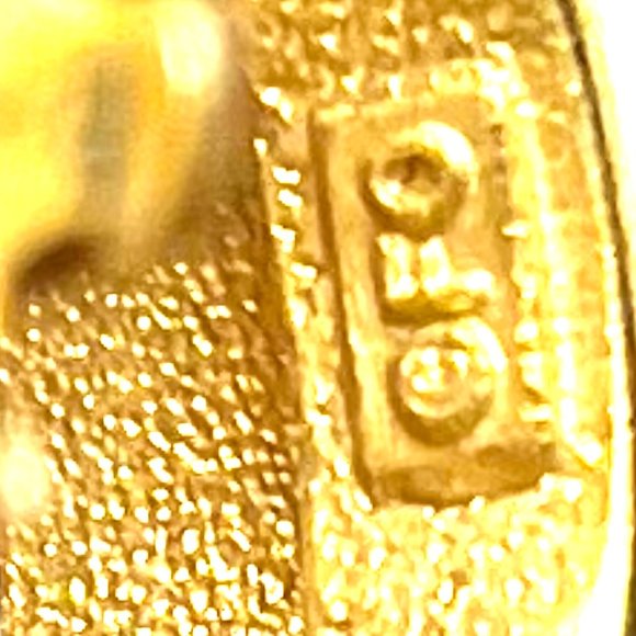 FO signed FO vintage chunky clip-on earrings in gold tone. - Picture 3 of 3